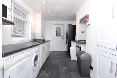 4 bed house, Clifton Place, Greenbank, Plymouth, PL48HX - Image 2